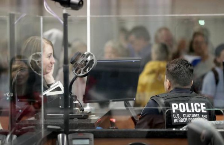 Les réseaux sociaux, nouveau filtre pour entrer aux USA?